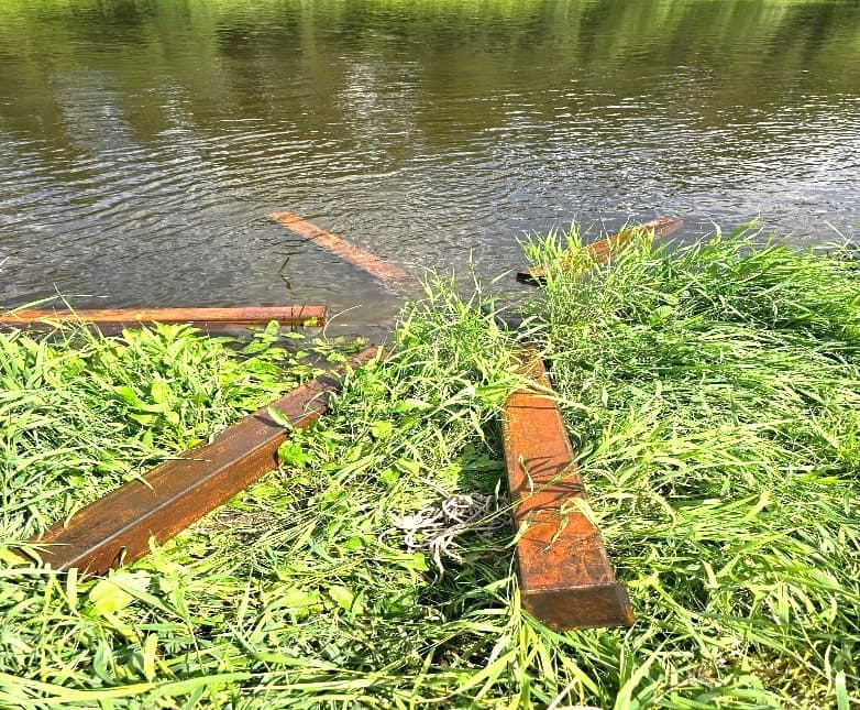 Neris River: Hexagonal Raft Seized With 2,090 Cigarette Packs