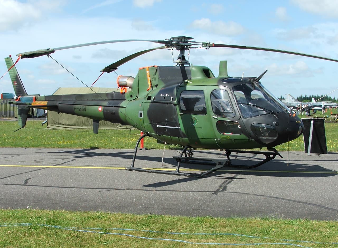 Baltic Sea: Russia fires flares at Danish helicopter