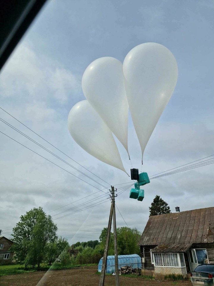 Smuggling-balloon rig snagged on power lines, Trakai district, 19 May 2026